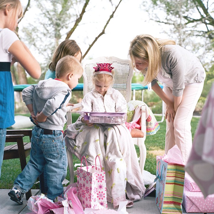 openingpresents 3 year old birthday party