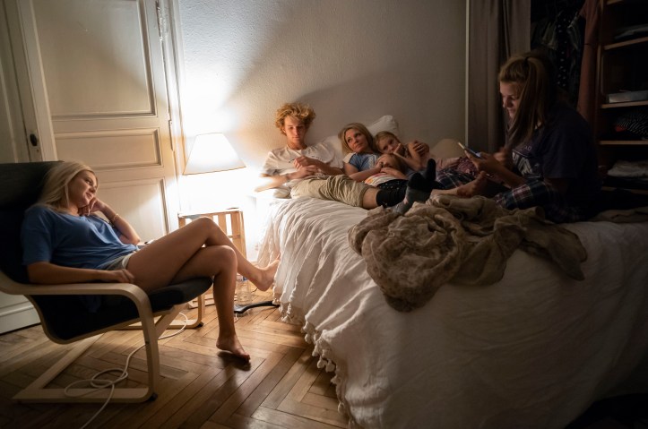 Jack Lily Bailey Grace Kimi Sam in the bed in the evening August 2018
